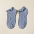 Light blue low cut cotton socks with heart jacquard pattern and ruffled edges - One Size / Blue