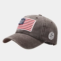 Detailansicht der gewaschenen Vintage-Baumwollkappe mit runder USA-Stickerei an der Seite - Verstellbar / Kaffeebraun