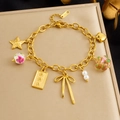 Bracciale a catena dorata in acciaio con ciondoli a stella, perle e fiocco elegante - Stile Multi-Pendenti (B1989)
