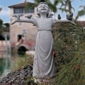 Statua da giardino ragazza con uccelli in resina grigia per decorazione esterna - Ragazza della Libertà