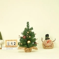 Mini árbol de Navidad con bolas doradas y base de arpillera para mesa festiva - Árbol de Navidad de 45cm (Original)