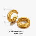 Pendientes en C de acero inoxidable chapados en oro de 18K con textura de escamas de dragón - Ear Cuff Dorado Pulido Textura Escamas de Pez