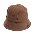 Dettaglio di un cappello a secchiello marrone scuro in tela con cuciture e etichetta - M (56-58cm) / caffè