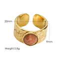 Detailansicht verstellbarer Goldring mit braunem Stein und geflochtener Textur - Sonnenstein