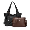 Set de bolso hobo negro granulado con estuche a juego y bolso bandolera marrón con logo - Negro