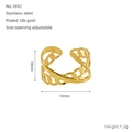 Detalle de anillo geométrico bañado en oro de 18k con dimensiones y peso técnico - Estilo de Apertura con Textura de Cadena (ZR1692G) / Dorado