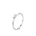Minimalistischer S925 Sterlingsilber Ring mit 3D Herz-Design auf weißem Hintergrund - US Größe 5 / Silber