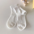 Witte katoenen damessokken met verticale ribbels in minimalistische Japanse stijl - 1 Paar / Wit