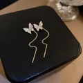 Élégantes boucles d'oreilles papillon en or avec accents brillants en zircone - Boucles d'Oreilles Traversantes Papillon Dorées