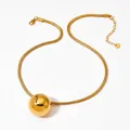 Elegante collana a maglia serpente placcata in oro con grande ciondolo a sfera lucida - Sfera Rotonda Dorata (KDD958)