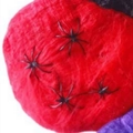Decorazione ragnatela rossa per Halloween con due ragni neri in plastica per feste di paura - Ragnatela e ragni (Piccolo) / Rosso
