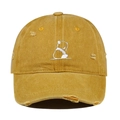 Detail der vintage gelben Baseballkappe aus gewaschener Baumwolle mit Panda-Stickerei und Löchern - Einheitsgröße / Orange