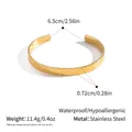 Vintage gouden roestvrijstalen open armband met gehamerde textuur en waterbestendige finish - Smalle Gehamerde Textuur (YYBL023026)