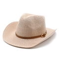 Detail eines gewebten Stroh-Cowboyhuts mit braunem Lederband und Gold-Schnalle - M / Rosa