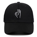 Casquette de baseball en coton noir avec broderie blanche geste OK sur le devant - Réglable / Noir