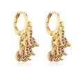 Dettaglio degli orecchini a serpente placcati oro 18K con pietre di zirconia rosa - Orecchini Foglia d'Oro Multistrato con Zirconia Rosa
