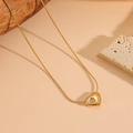 Collana a catena serpente in acciaio inossidabile placcato oro 18K con cuore di cristallo - Collana a Cuore Dorato (C422)