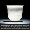 Tasse à thé en céramique jade blanc avec relief détaillé de la peinture de la rivière Qingming - Tasse évasée [Paysage de Qingming - Relief]