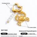 Gouden roestvrijstalen hartoorbellen met witte parels en een gedetailleerde krab hanger - Krab (Enkel Stuk)