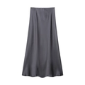Dettaglio ravvicinato della gonna midi in raso grigio scuro con trama in seta lucida - XS / Pantaloni e gonne / Grigio