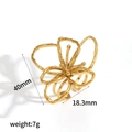 Detail van holle bloemenring met 40 mm breedte en 18,3 mm binnendiameter voor dames - Holle Bloemvormige Ring (TR60429)