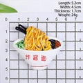 Calamita da frigo a forma di ciotola di noodle Zha Jiang Mian 3D con modello alimentare - Con magnete nero / Tagliolini Zha Jiang Mian