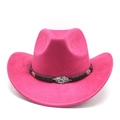 Gros plan sur un chapeau de cowboy fuchsia en daim avec bande tressée et métal argent - Rose Rouge