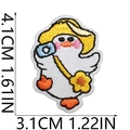 Dettaglio della toppa ricamata a forma di anatra, dimensioni 4,1cm x 3,1cm, bianco e giallo - N. 3-Anatra con Cappello Girasole