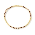 Detail eines mehrlagigen Perlenarmbands mit goldenen und dunkelroten Achatperlen - Einzeln - Gold/Achat-Rundperlen Elastisches Seil