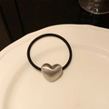 Elastic hair tie with a brushed silver heart-shaped metal charm in a white tray - Brushed Heart / Silver