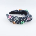 Détail du serre-tête en denim bleu avec strass brillants, perles et lapins en résine - Style Perle Lapin Noué Bleu Foncé (C)