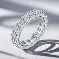 Luxuriöser S925 Sterlingsilber Eternity Ring mit Diamanten im Smaragdschliff besetzt - US 5 / Quadratischer Ring