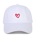 Cappellino da baseball bianco in cotone con ricamo a cuore rosso minimalista - Bianco