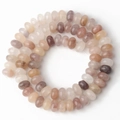 Primer plano de cuentas de piedra natural en colores pastel para creación de joyas DIY - Aventurina Rosa Ábaco