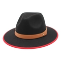 Nahaufnahme von schwarzem Wollfilzhut mit roter Einfassung und braunem Lederband mit Niete - M (56-58cm) / Schwarz
