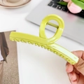 Pince à cheveux vert pâle scintillante en résine avec fini nacré et design torsadé - Droit Jaune Vif / 11.3cm