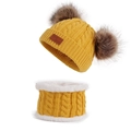 Gestricktes Winterset für Babys mit Mütze, Schal, zwei Bommeln und Fleece-Futter - Einheitsgröße / Gelbes Set