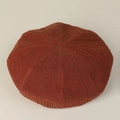 Vista superior detallada de una boina de lino rojo óxido con costuras de varios paneles - M (56-58.5cm) / Rojo Anaranjado