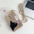 Dettaglio borsa in maglia kaki con motivo gatto nero e chiusura a bottone gioiello blu - Gatto e Farfalla Cachi