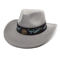 Détail d'un chapeau en feutre gris clair avec broderie tête de taureau et concho - M (56-58cm) / Gris clair