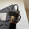 French retro argyle crossbody bag with black matte leather flap and gold twist lock - Black Quilted