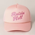 Roze Raisin Hell truckerpet met borduursel, mesh achterkant en gevlochten koord - Roze met Rozerood Logo