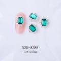 Detail von smaragdgrünen achteckigen Nagelhülsen mit silbernem Vintage-Rand, Modell MZH-8288 - 12*12.5mm Smaragdgrün Silberbasis (8288)