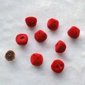 Set di 8 campanelli natalizi floccati rossi con fessure a croce su fondo di finta pelliccia - Rosso