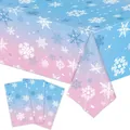 Detalle del mantel degradado rosa y azul con copos de nieve y servilletas festivas - Mantel Servilletas Copos De Nieve Azul Rosa / 137*274cm / Degradado Azul Rosa