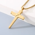 Collana con pendente a croce in acciaio al titanio dorato con catena box chic - Croce di Chiodo Oro (KN230499-KFC)