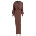 Dettaglio dell'abito aderente marrone con cardigan a maniche lunghe in maglia morbida - XL / Marrone