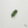 Artificial pine branch piece for Christmas decor, size 9x4cm and weight 2g, dark green - Small Wide Leaf Single-Sided