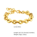 Detailansicht eines klobigen 18K vergoldeten Figaro-Armbands mit geprägten Texturen - BR-2293G (1 cm Breite/16,5-21,5 cm Länge)