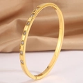 【166】gold Square Interspersed Diamonds